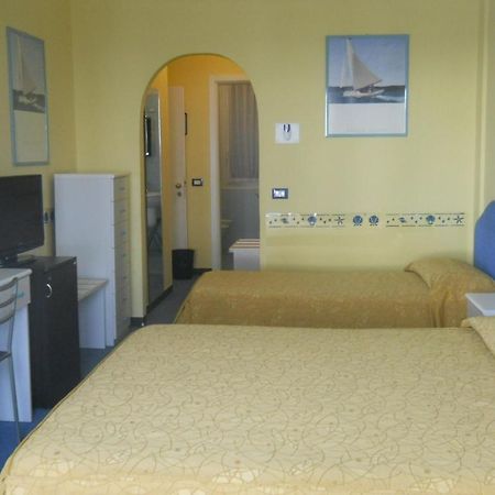 Hotel Solemare Albenga Esterno foto